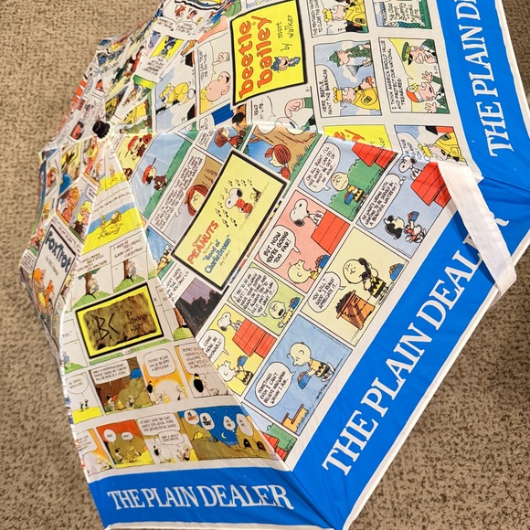 Hot Off The Press Accessories - Vintage The Plain Dealer Comic Umbrella Rare Beetle Bailey Blondie Peanuts